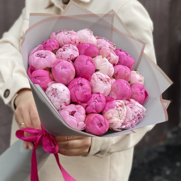 Розовый микс из 25 пионов